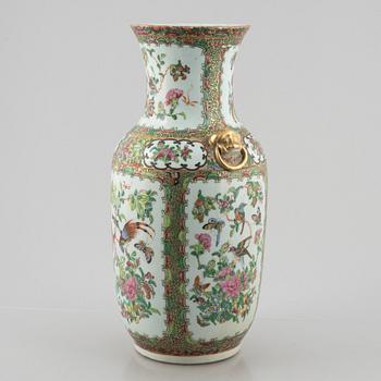 A porcelain vase, Canton, China, 19th century.
