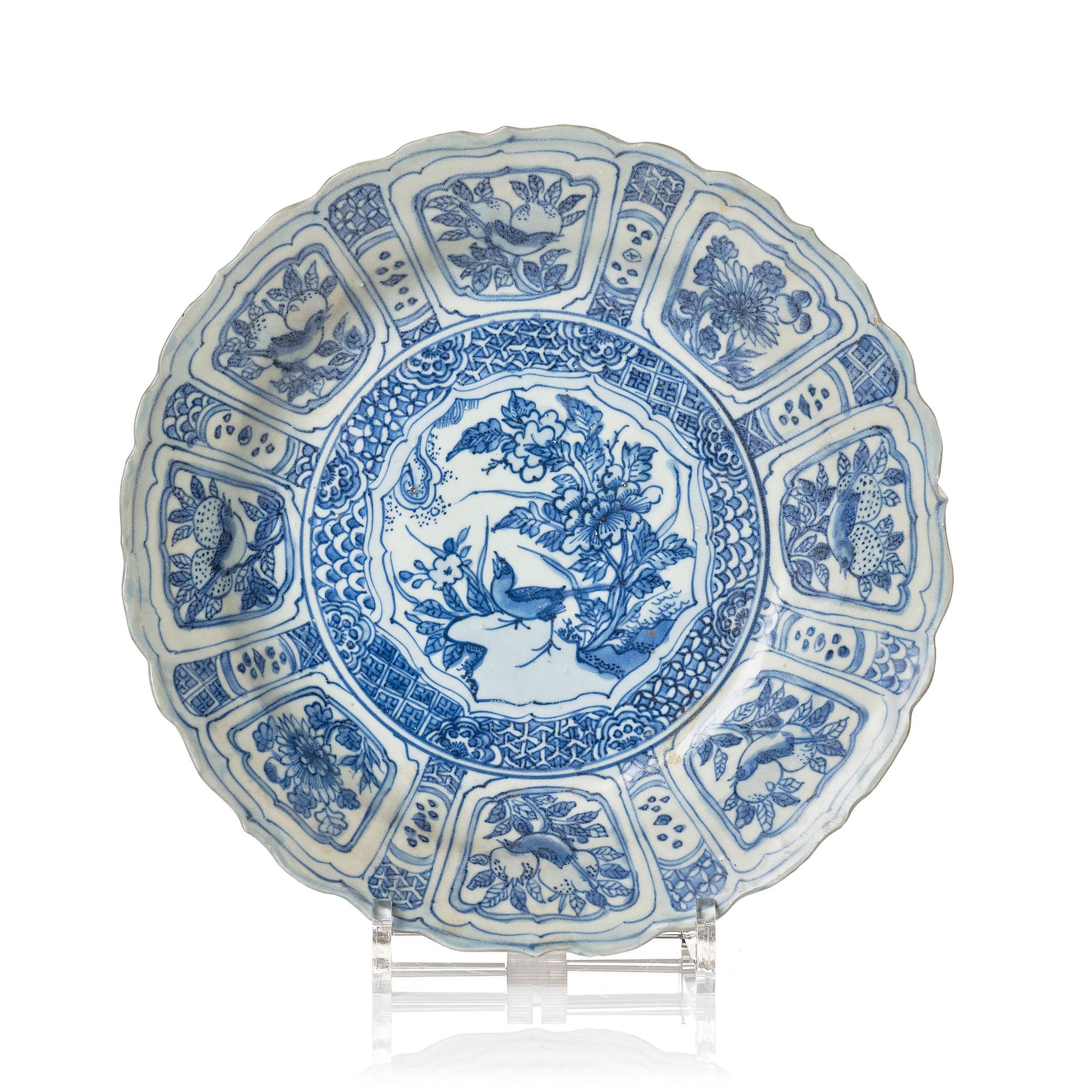 A blue and white kraak dish, Ming dynasty, Wanli (1572-1620).
