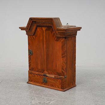 VÄGGSKÅP, barock, 1700-talets första hälft.