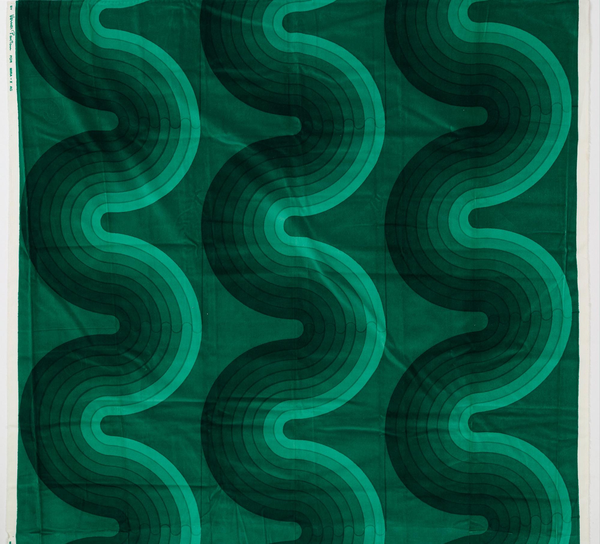 Verner Panton, GARDINLÄNGDER, 3 ST., OCH PROVBITAR, 10 ST. Bomullsvelour. Olika gröna nyanser och mönster. Verner Panton.