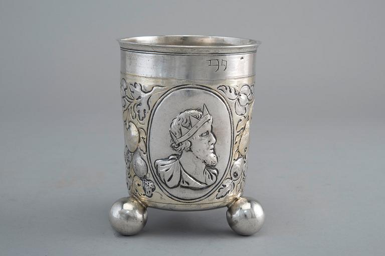 A BEAKER, silver. Marked DS probably Dominikus Saler Augsburg 16/1700 s. Height 11 cm, weight 190 g.