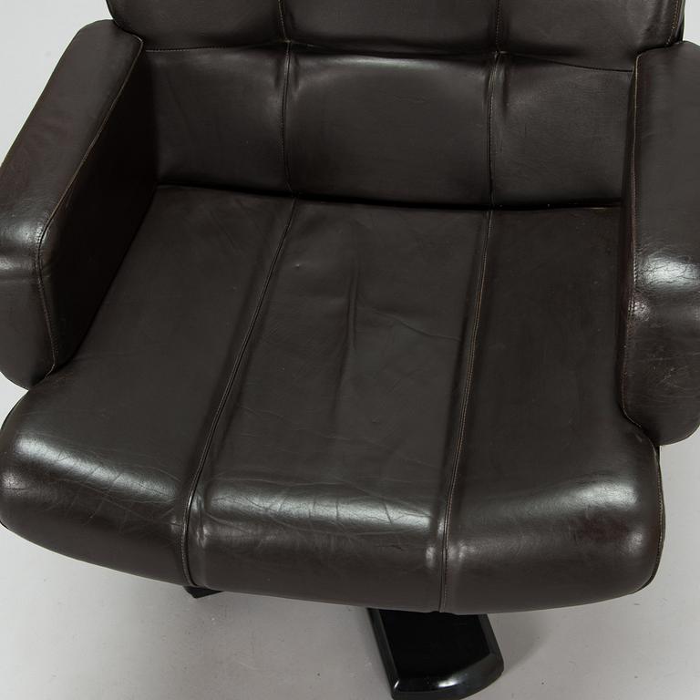Kari-Pekka Valorinta, a  1960's 'Nautilus' armchairs for Isku.