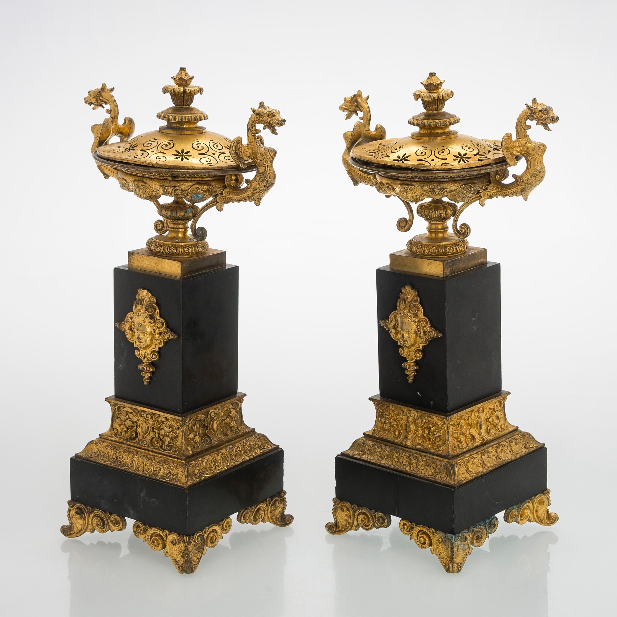 A pair of 19th century urns.