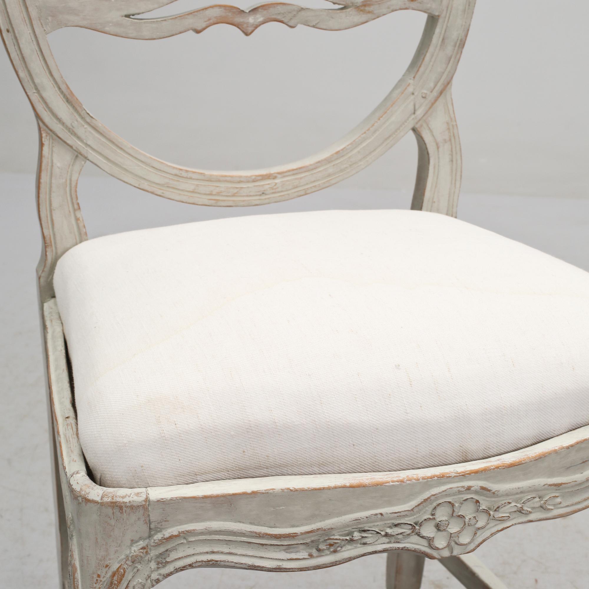 STOLAR, ett par, s k skrattstolar, gustavianska, sent 1700-/tidigt 1800-tal.