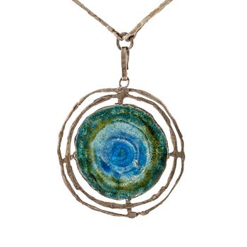 498. Lars Arby, a pendant with a chain, sterling silver and enamel, Gothenburg 1978.