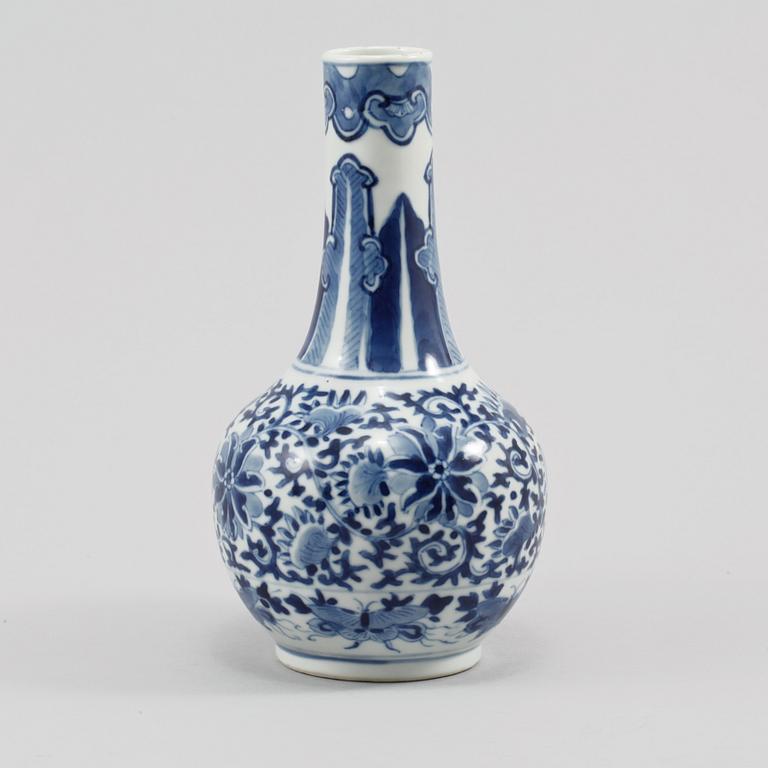 VAS, porslin, Kanxi-stil, Kina, 1900-tal.
