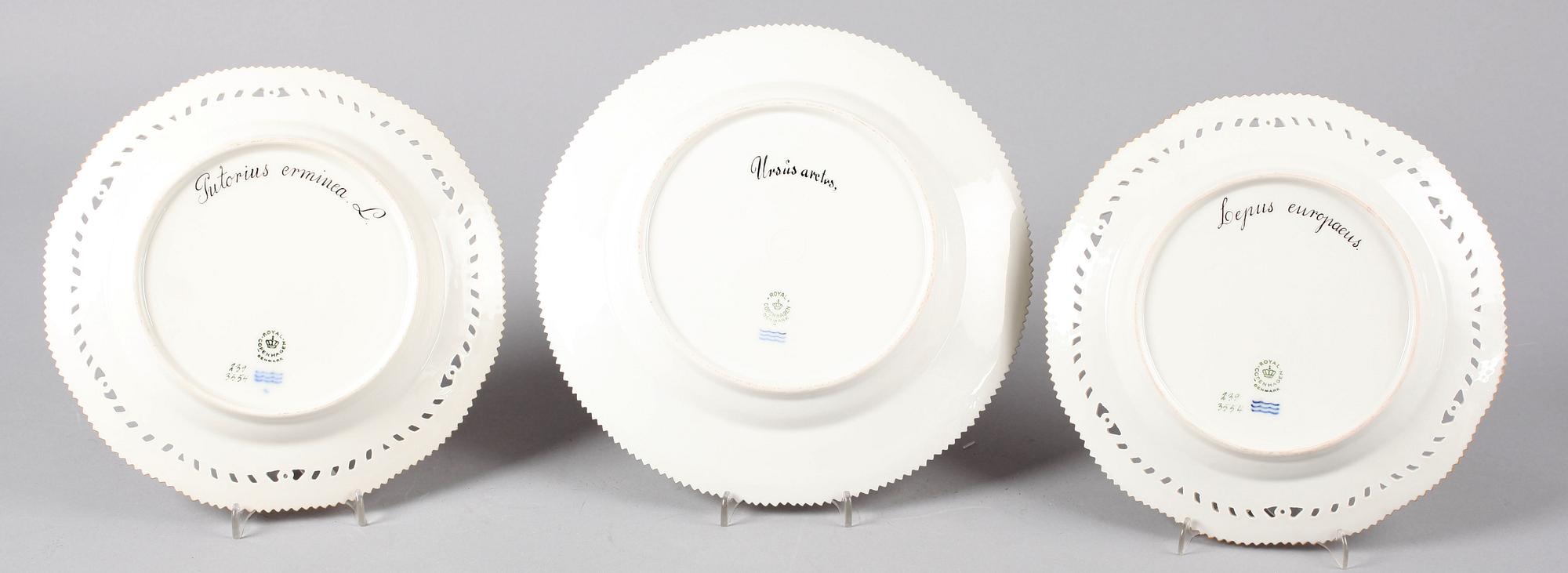 TALLRIKAR, 3 st. Porslin, "Fauna Danica", Royal Copenhagen.