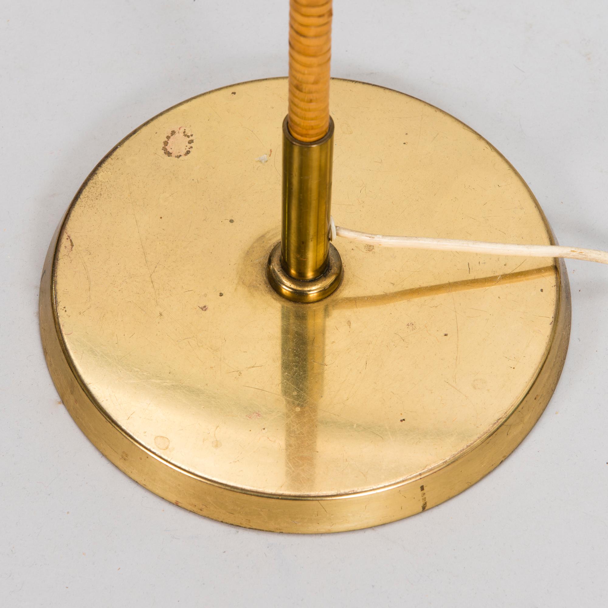 PAAVO TYNELL, lattiavalaisin, malli 9627, Idman 1900-luvun puoliväli.