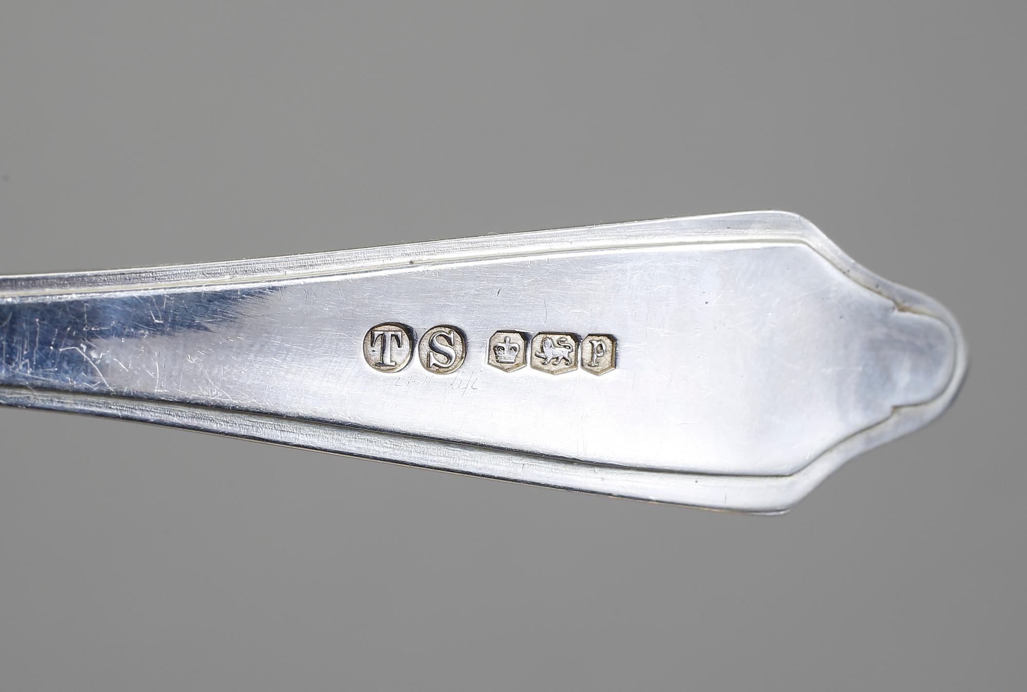 PARTI SILVER. 35 delar. Bl a CG Hallberg, Stockholm 1940. Tot vikt ca 1125 g.