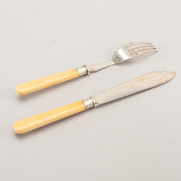 A set of 24 pcs epns English fish cutlery early 1900s.