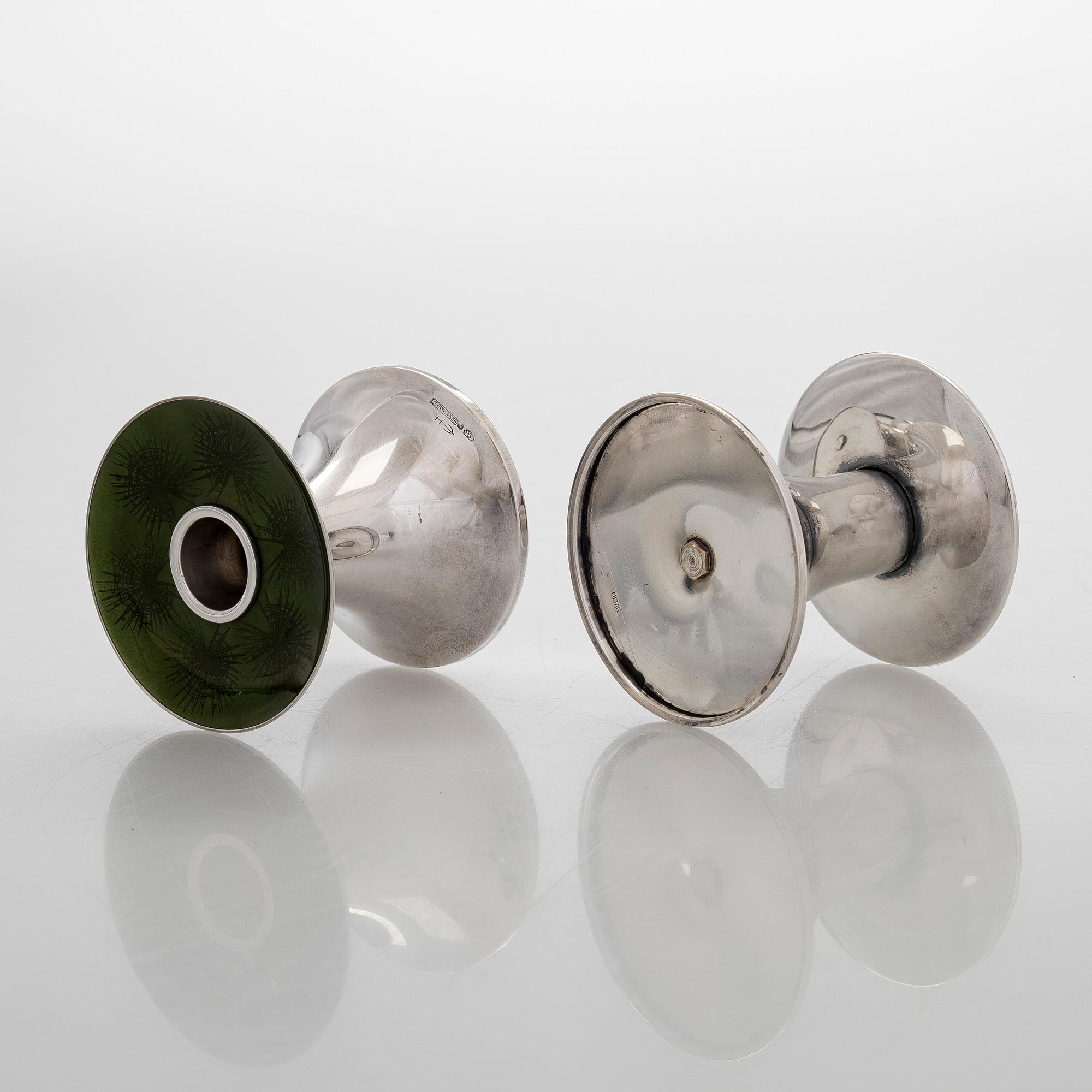 Eva Hidström, kynttilänjalkapari, sterlinghopea, emali, Kultakeskus, Hämeenlinna 1969.