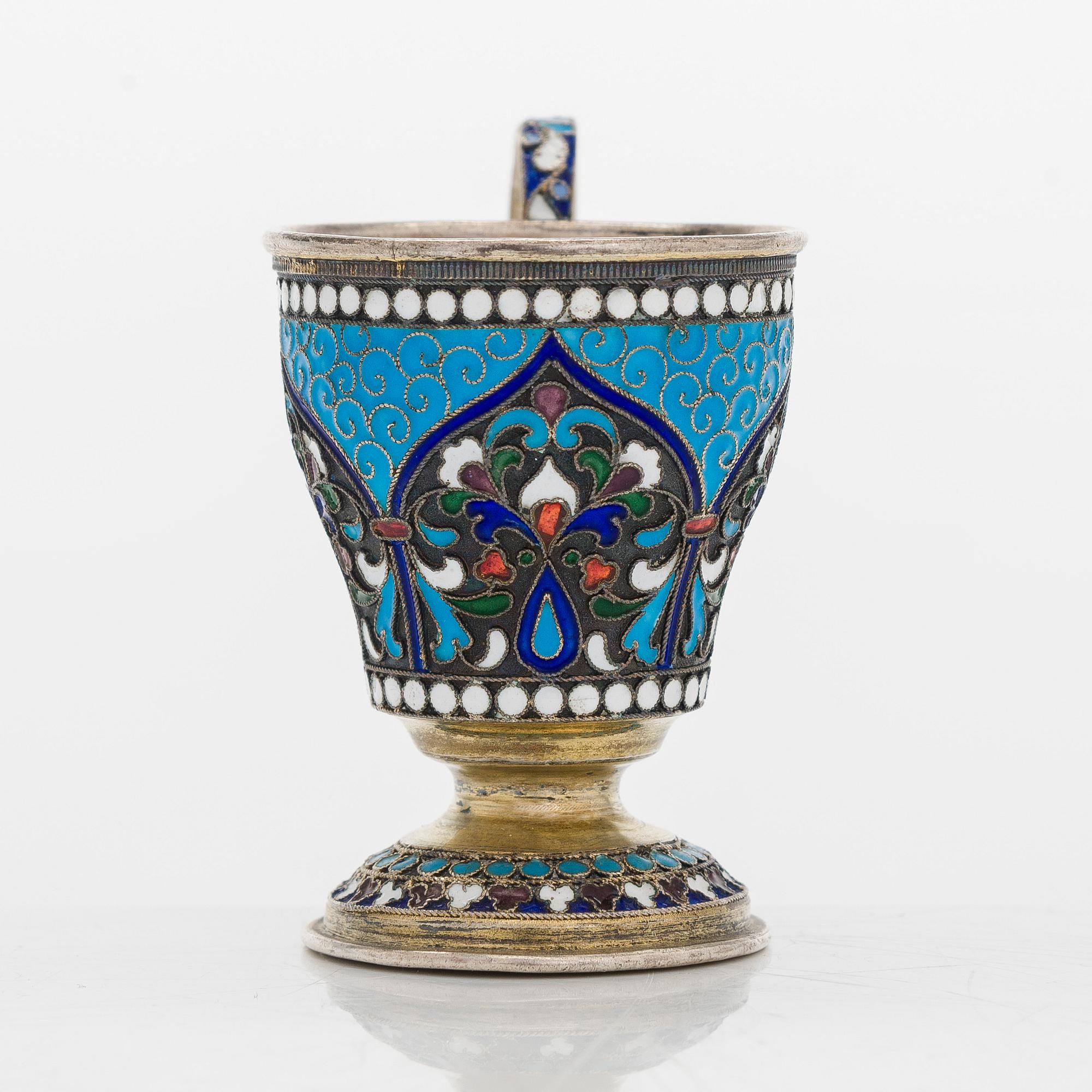 Kuppi, kullattua hopeaa ja cloisonné-emalia, Moskova 1898-1914.