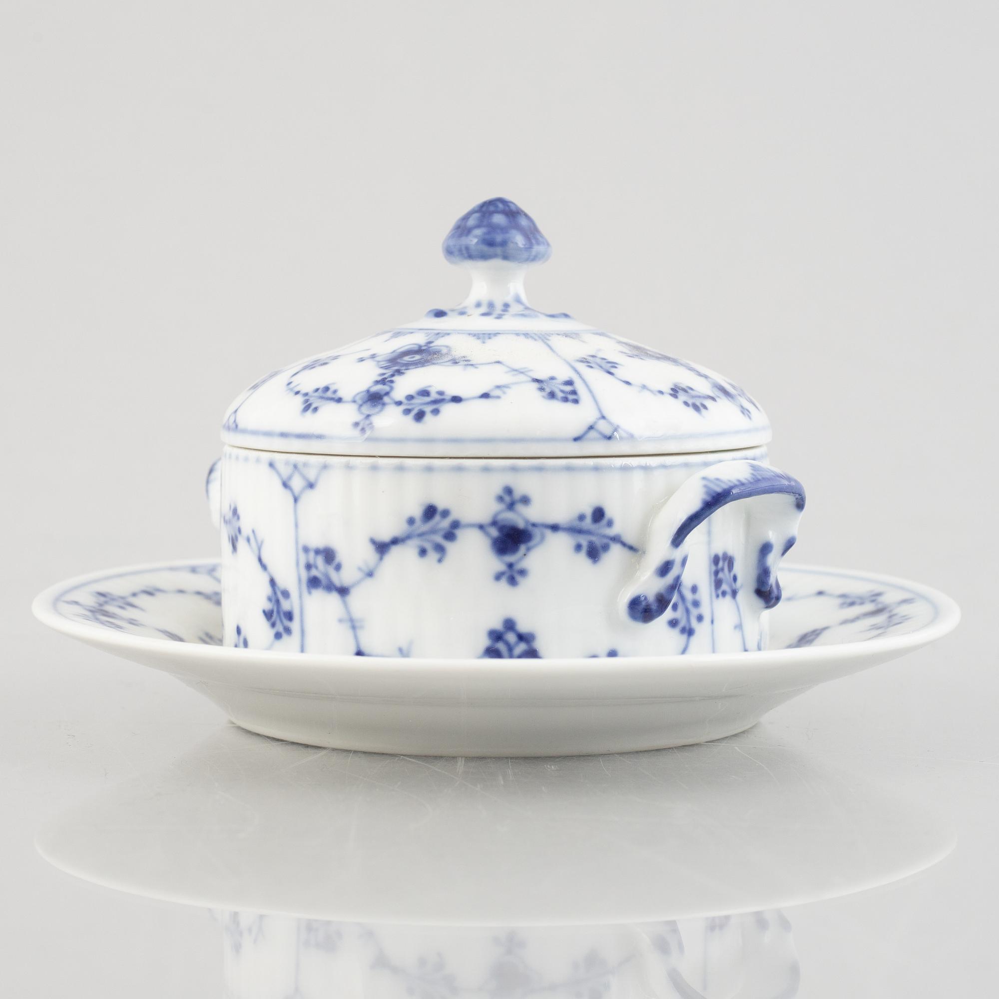 Smörterrin, porslin, Royal Copenhagen, "Musselmalet", modell 399, 1898-1923.