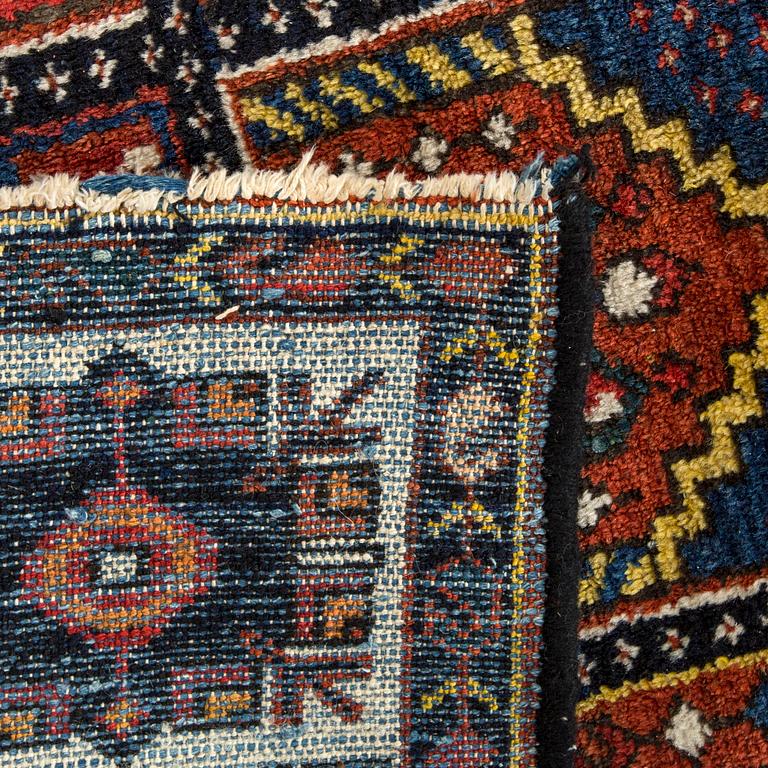 MATTA Bachtiari semiantik, ca 301 x 216 cm.