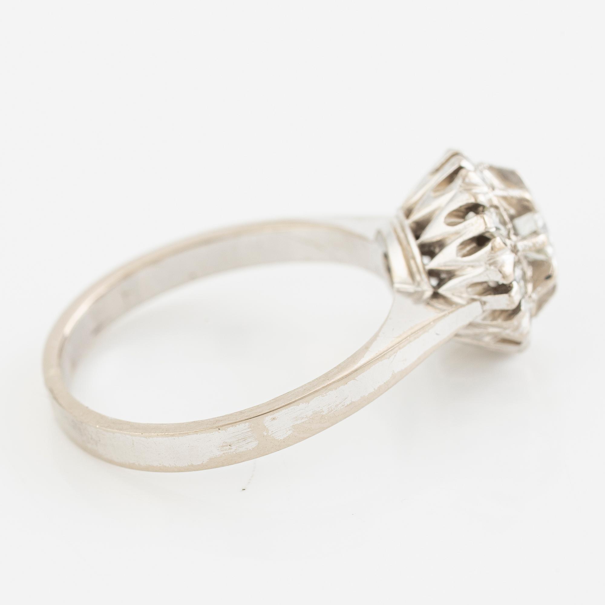 Ring, 18K white gold, camée model, set with brilliant-cut diamonds totalling 0.48 ct according to the inscription.