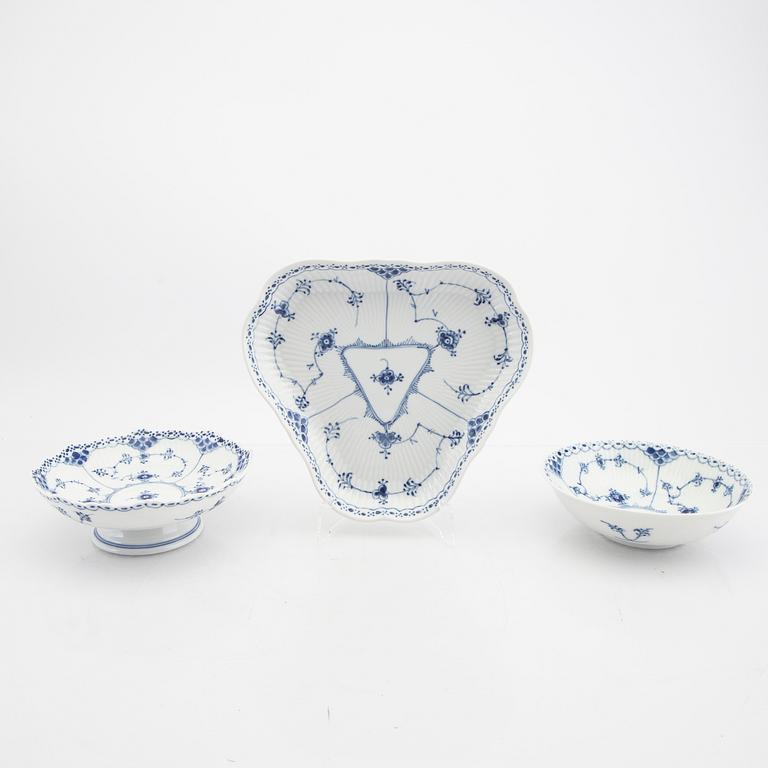 Dinnerware 58 pcs Musselmalet Royal Copenhagen porcelain, second half of the 20th century.