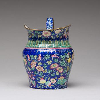 KANNA, emalj på koppar. Qingdynastin, 1800-tal.
