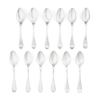 196. A set of twelve dessert spoons, silver, marks of Olof Hellbom, Stockholm 1800.