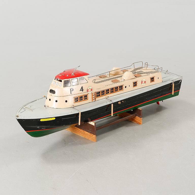 A 20th century model boat, "Vosper PL4".