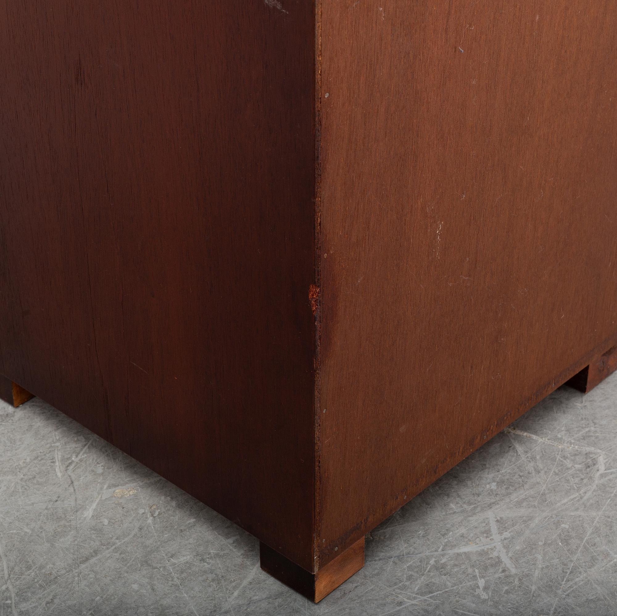 A pair of mahogany bedside tables, England second half of the 20th century.