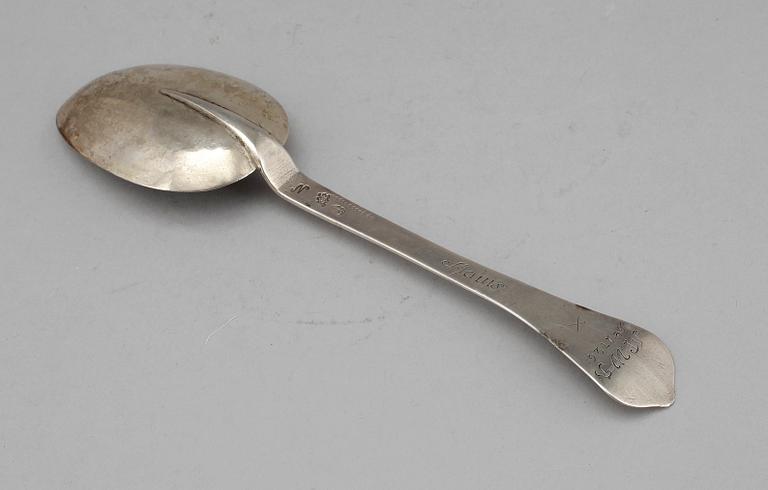 RÅTTSVANSSKED, silver, Ferdinand Sehl dä, Stockholm 1725. Vikt ca 44 gram.