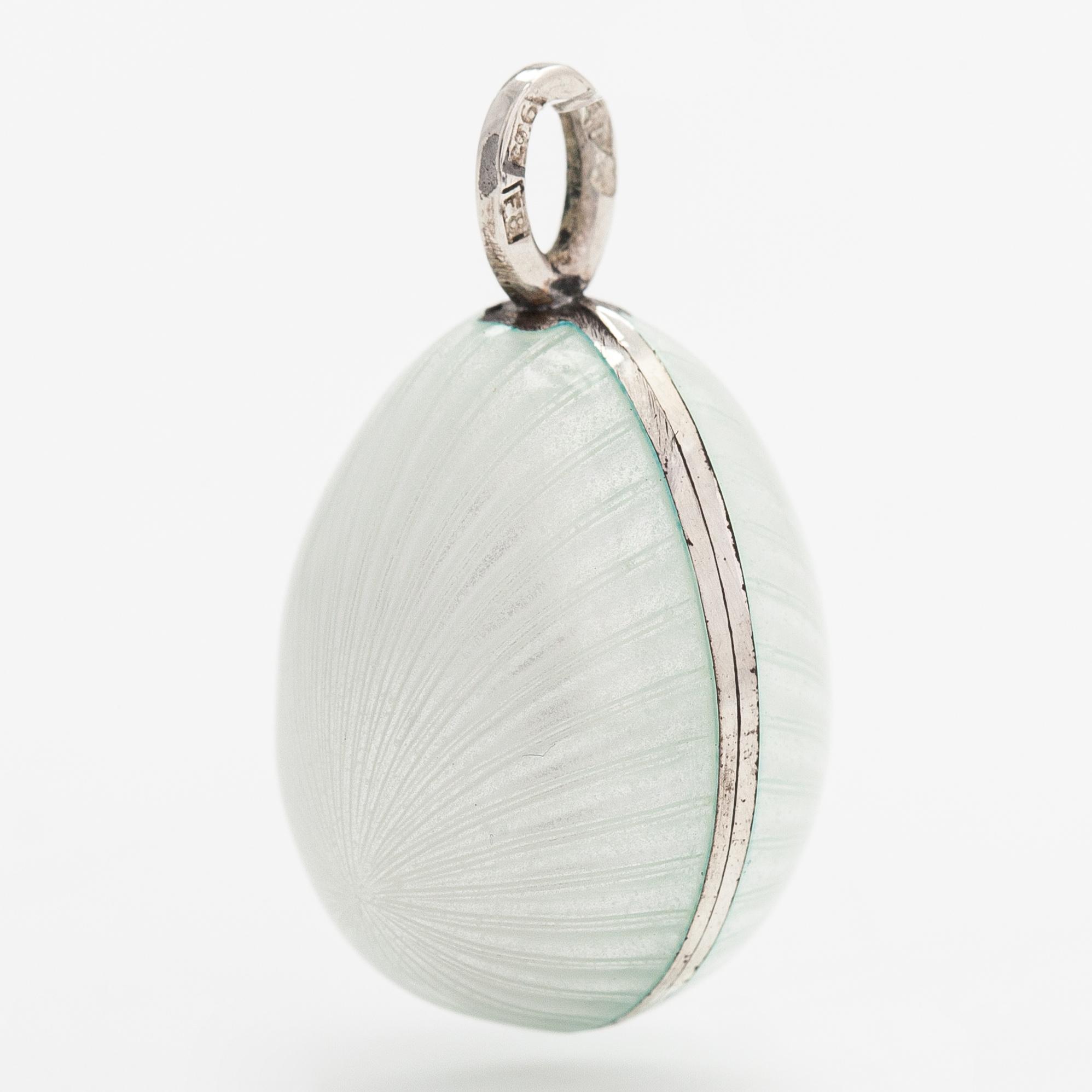 A Tillander, hänge, ägg, sterlingsilver och emalj. Helsingfors 1983.