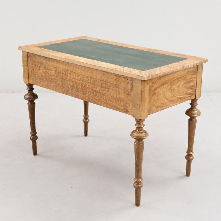 SKRIVBORD, nyrenässans, 1800-talets slut.