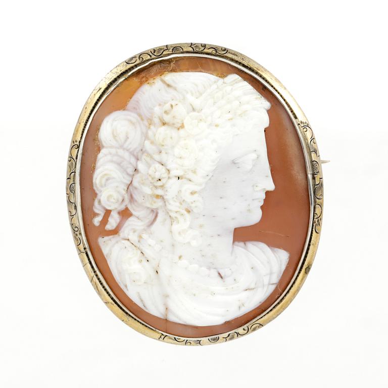 CAMÈ, 14K guld och snäckskalscamé, senempirestil, 1800-talets mitt. Vikt 15,41 g.