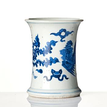 A blue and white brush pot, Qing dynasty, 18th century.