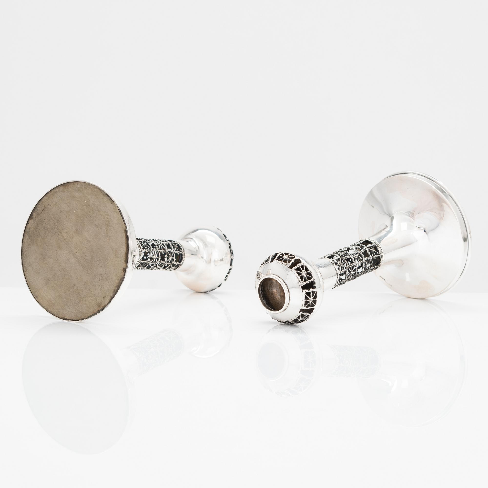 Pentti Sarpaneva, ljusstakar, 2 par, silver, "Pitsi", Turun Hopea, Åbo 1969 och 1972.