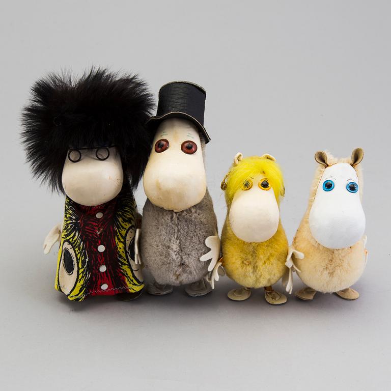 A lot of four figures from Atelier Fauni, Finland, 1950/60s.