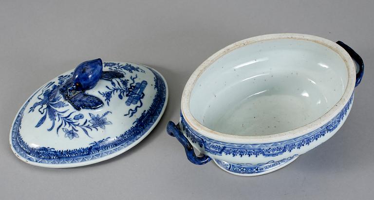 TERRIN, porslin, Kina, Qianlong (1736-95).