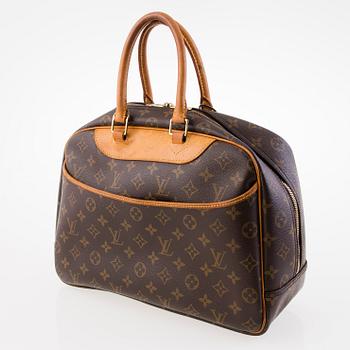 LOUIS VUITTON Deauville Bag.