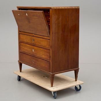 CHIFFONJE, senempire, omkring år 1800.