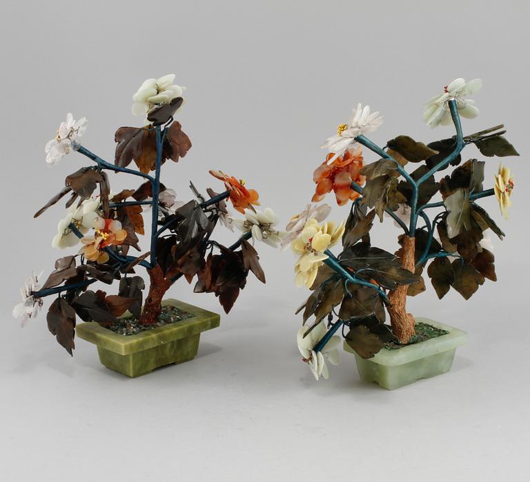 BORDSDEKORATIONER, ett par snarlika, Kina, 1900-tal.