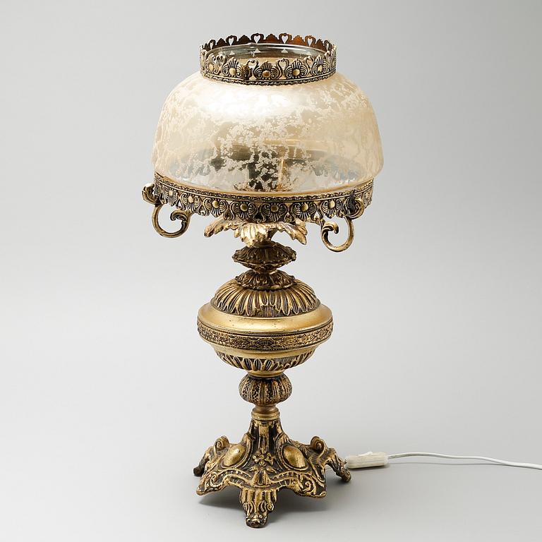 A mid 20th century table lamp.