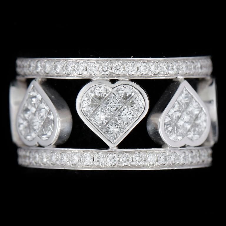 RING, 18k vitguld med olikslipade diamanter tot ca3,33ct. Vikt ca11g.
