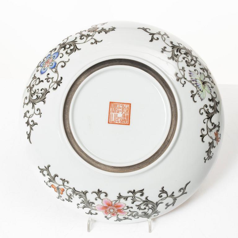 Skålfat, porslin, Kina, 1900-tal.