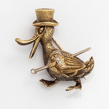 An 18K gold and diamond brooch in form of a duck.