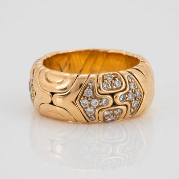 Bulgari "Alveare" ring 18K guld med runda briljantslipade diamanter.