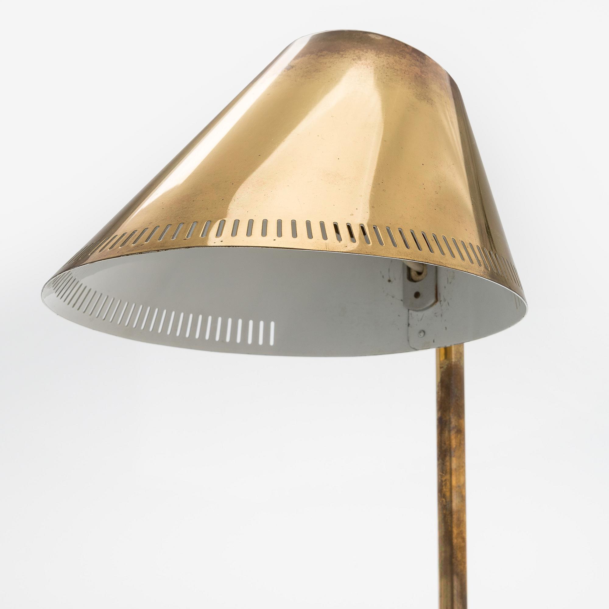 Paavo Tynell, a mid-20th-century  '9227' table lamp for Idman.