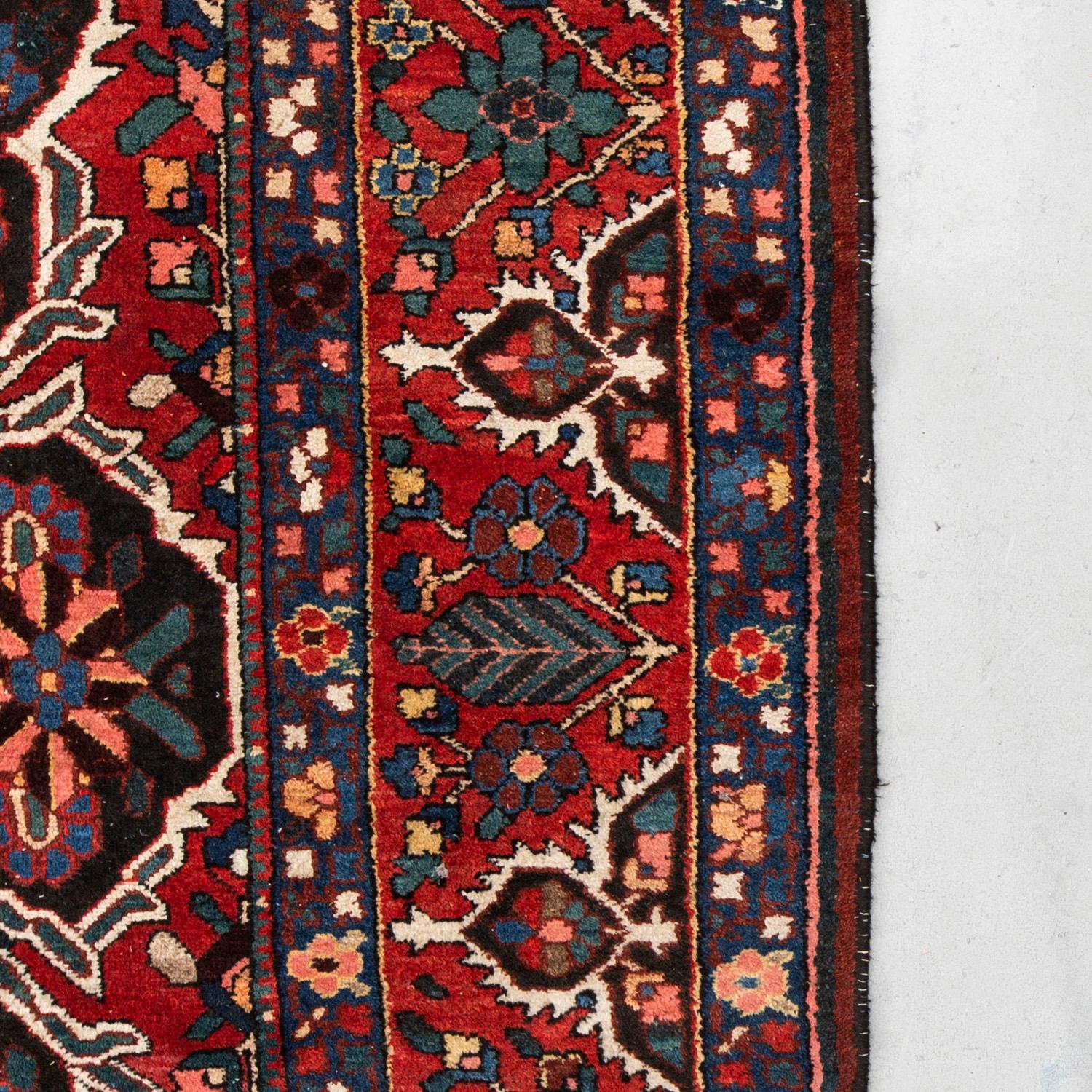 Carpet, Bakhtiari, 420 x 320 cm.