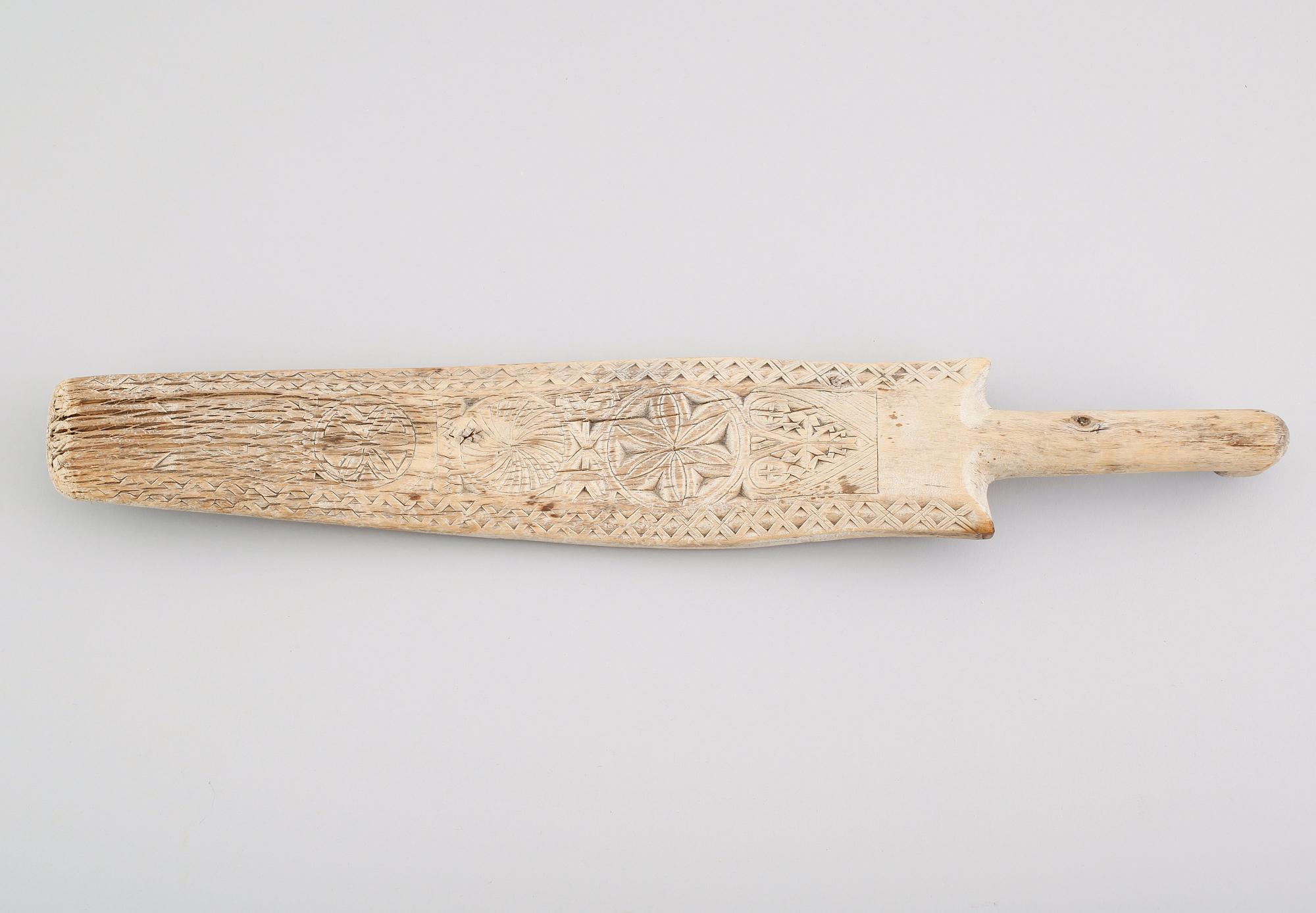 MANGELDON, allmoge, skuret trä, sannolikt 1800-tal.