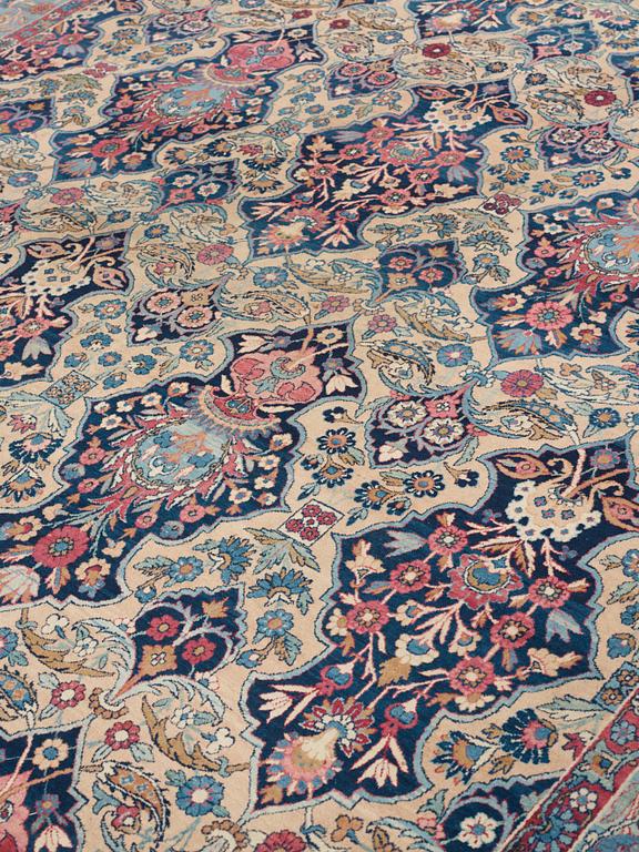 Matta, semiantik Kirman, ca 448,5-450 x 322-326 cm.
