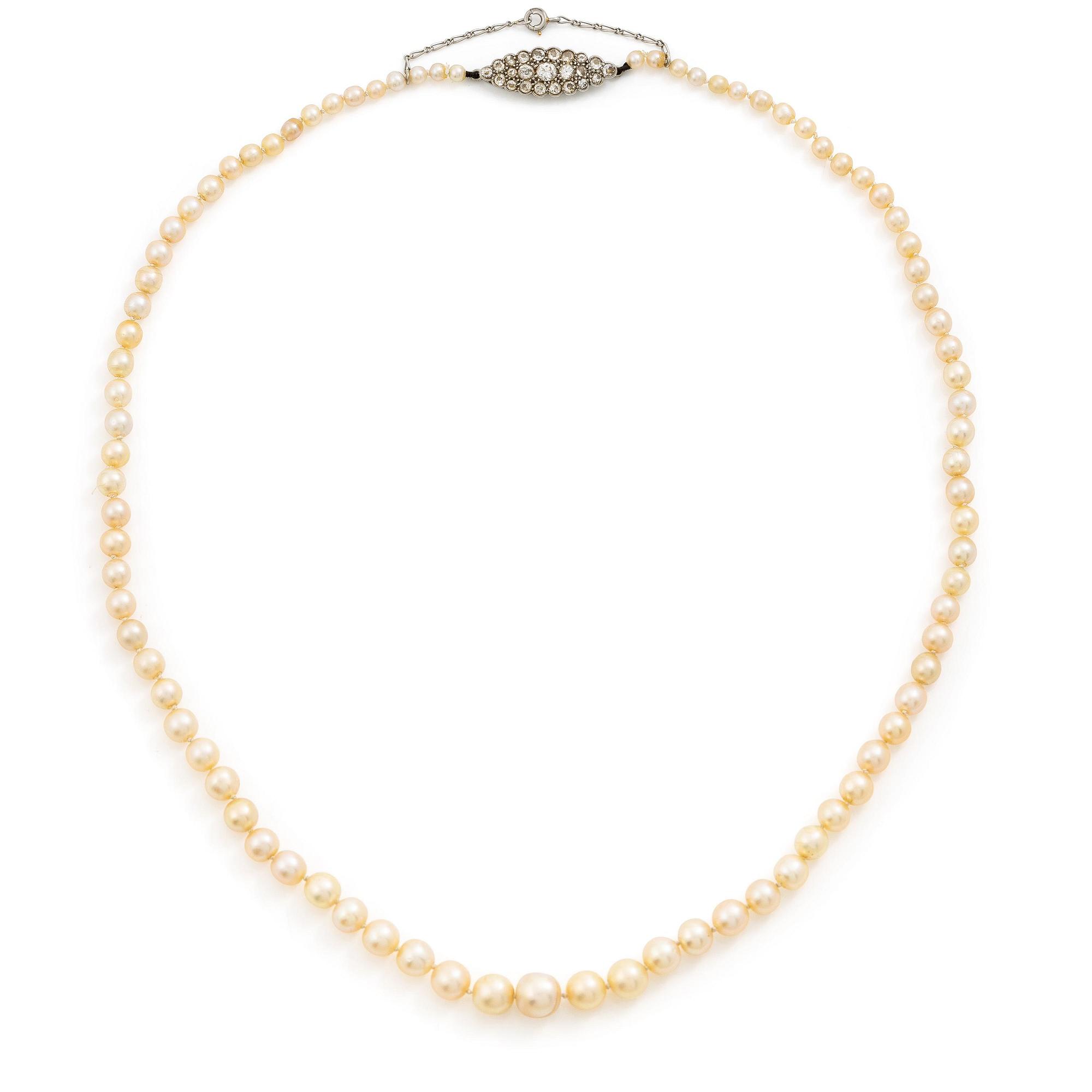 Collier pärlor lås platina med med gammalslipade diamanter.