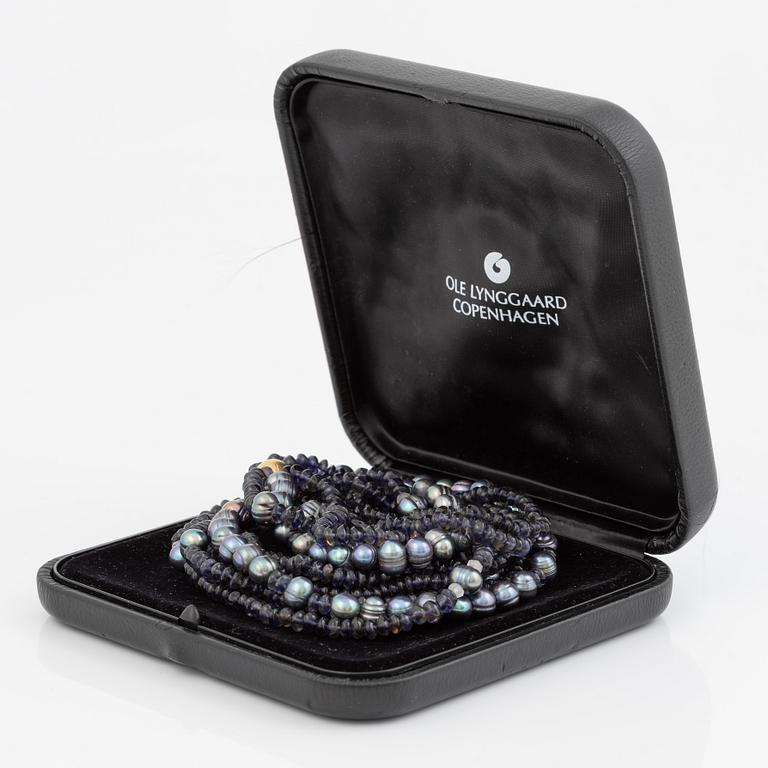 An Ole Lynggaard clasp 18K gold with five-row collar.