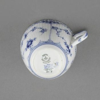 SERVISDELAR, 27 st, porslin, "Musselmalet", Royal Copenhagen, Danmark, 1900-talets andra hälft.
