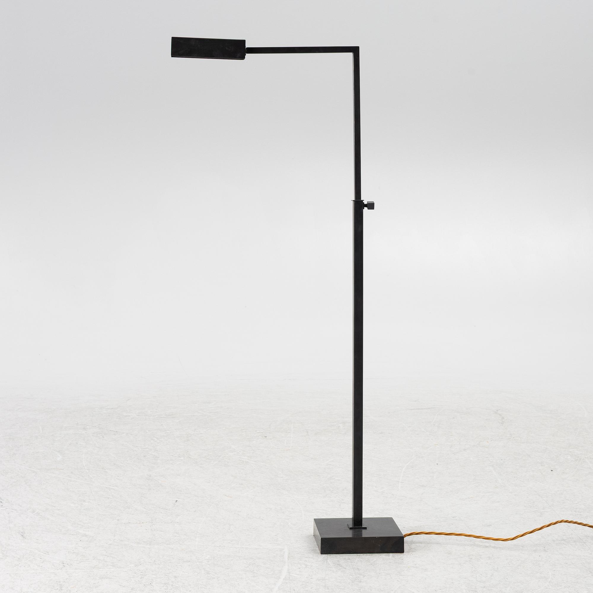 Golvlampa, "Atley", Vaughan Lightning, samtida.