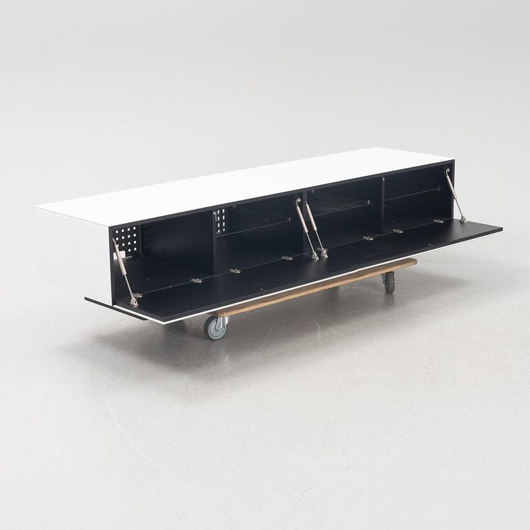 A Spectral 'Brick br2001' TV unit.