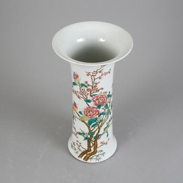 VAS, porslin, Kina, bär Jiaqings märke.